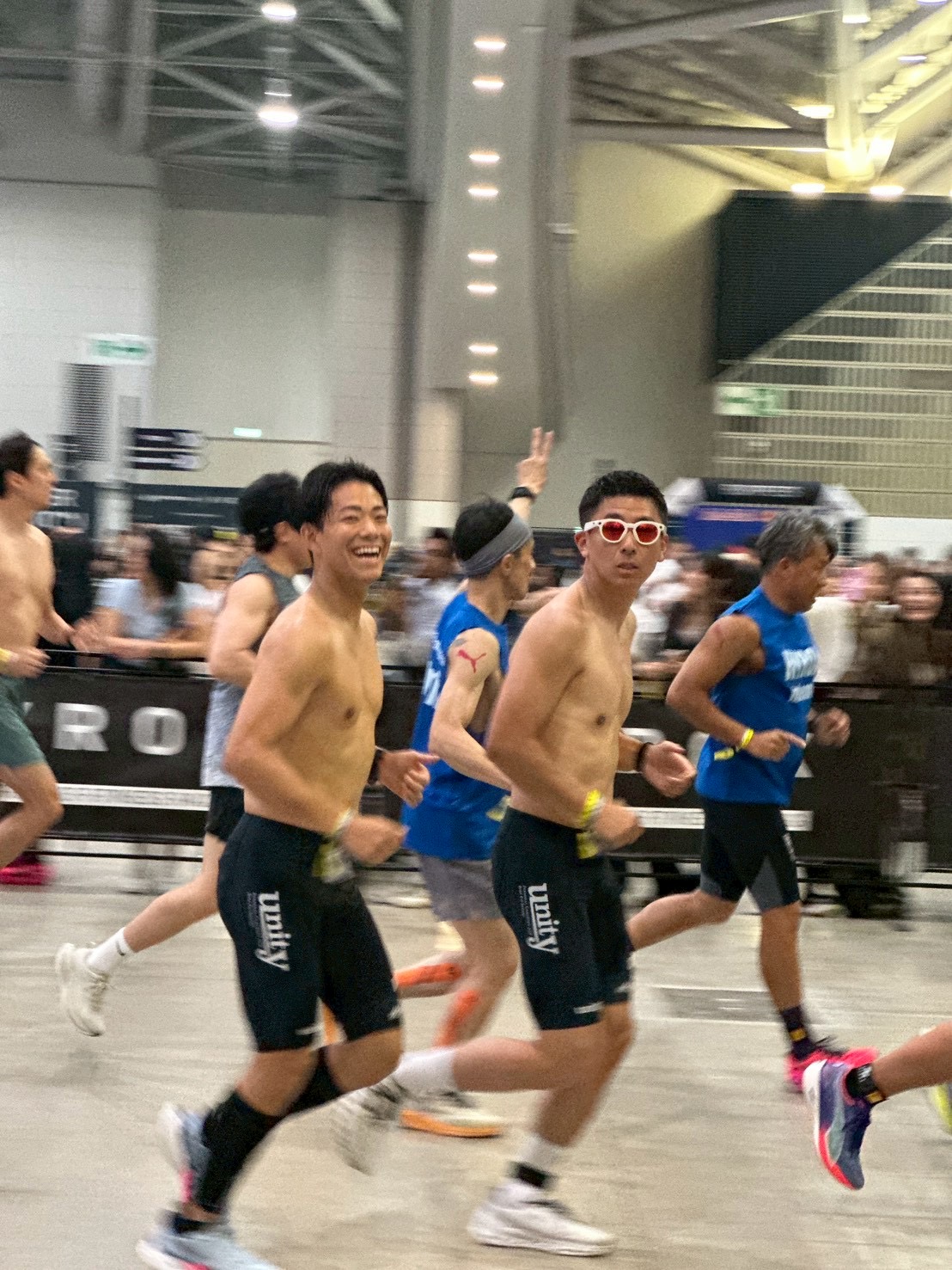 1kmのラン。仲間と一緒だから、笑顔で走れる